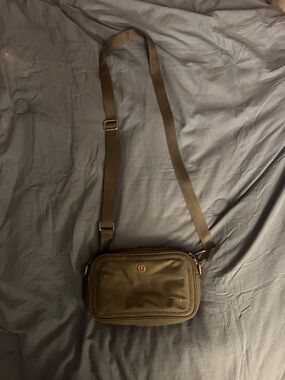 lululemon athletica Olive-Style Men's Crossbody Belt Bag